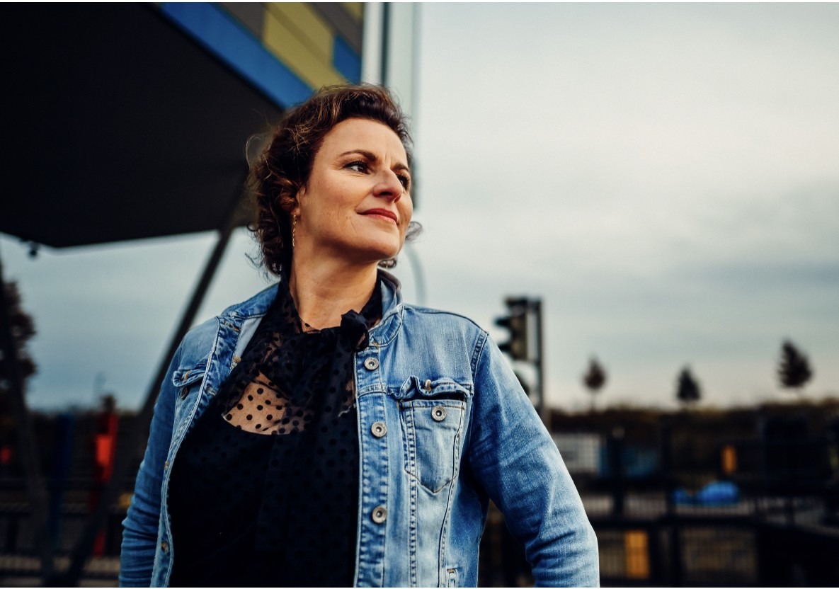 Doris Kasper im Freien